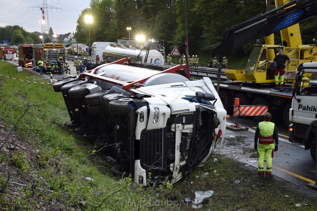 VU Gefahrgut LKW umgestuerzt A 4 Rich Koeln Hoehe AS Gummersbach P401.JPG - Miklos Laubert